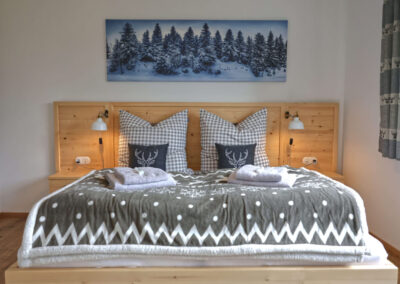 Doppelzimmer mit Schreibtisch