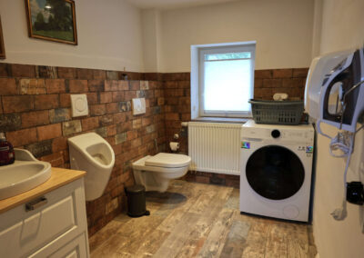 WC mit Waschmaschine